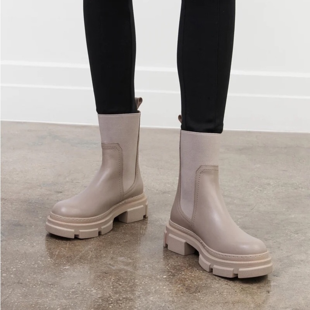 *NIB* Marcella Meer Lug Sole Boots - Picture 3 of 8